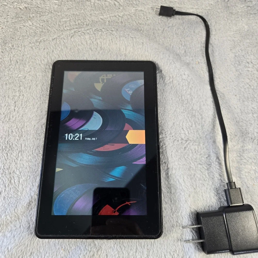 Amazon Kindle Fire 1st Generation 7in Black Tablet D01400 with Charger